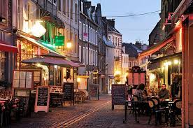 France Nord Pas De Calais Pas De Calais Boulogne Sur Mer Restaurants On The Rue De Lille Estock Boulogne Sur Mer France Visit France