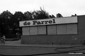 Begin Augustus 1983 Volledig Afgebrand Zwembad De Parrel Groningen Stad Zwembad