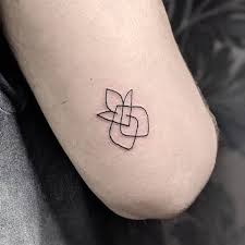 Meaningful ink is powerful enough. 32 Small Meaningful Tattoos That Are Permanent Reminders