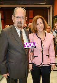 Το ζευγάρι που έχει παντρευτεί εδώ και 35 χρόνια, συνεχίζει να είναι αγαπημένο και ευτυχισμένο. Efh Pikoyla Beitrage Facebook