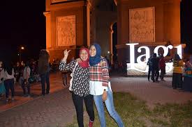 Spot anti mainstream dari simpang lima gumul menjadi salah satu pioner wisata kabupaten kediri jawa timur. Suasana Ketika Malam Hari Picture Of Simpanglima Gumul Monument Kediri Tripadvisor