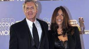 Claudio baglioni nasce a roma il 16 maggio 1951 nella clinica villa bianca, figlio unico di riccardo baglioni, maresciallo dei carabinieri, e di silvia saleppico, sarta. Claudio Baglioni E Rossella Barattolo La Loro Storia Eta Carriera Vita Privata E Figli Controcopertina Com