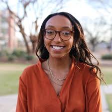 Elizabeth Porter named fall 2023 grad marshal