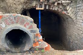 Possible Tudor tunnels discovered under Chelmsford school - BBC News