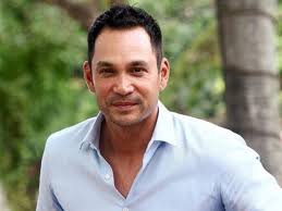 Pada ffm22, dia pernah menang pelakon harapan lelaki terbaik melalui filem kami the movie. Pelakon Lelaki Malaysia Paling Kacak Nuring