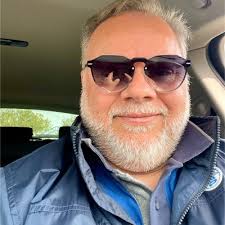 Un Salvatore abbastanza emozionato alla premiazione come miglior agente…