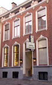Het oudste indonesische restaurant van nederland gevestigd aan de laan van meerdervoort in den haag heeft definitief zijn deuren gesloten. Tampat Senang Haagspraak