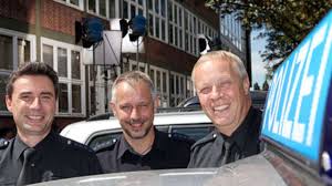 Peter heinrich brix, wilfried dziallas, till demtrøder, maria ketikidou, jens münchow, tommaso cacciapuoti, wanda perdelwitz, marc zwinz und saskia fischer hatten ebenfalls gastauftritte im großstadtrevier, ehe sie zur stammbesetzung gehörten. Zuhause Im Echten Und Falschen Grossstadtrevier Film Tv Serien
