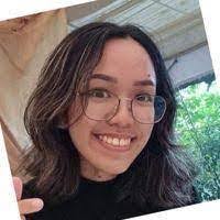 Stephanie Estell's Instagram, Twitter & Facebook