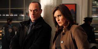 Christopher meloni also returned in a recurring role before and during his main cast role in the series. Christopher Meloni Returning For Law Order Svu Season 22 Premiere Ew Com