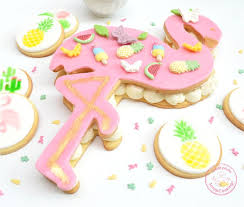 Pour être à la hauteur de l'occasion, le gâteau se pare de la plus belle déco festive. Gateau Flamant Rose Et Ses Petits Sables