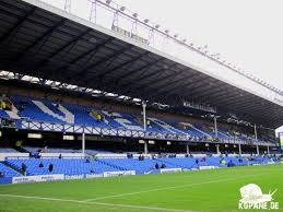 Es gab diskussionen um einen möglichen umzug evertons in ein neues stadion an das kings dock, wobei die finanziellen risiken weiterführende überlegungen verhinderten. Goodison Park Kopane De