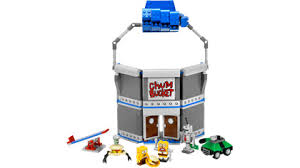 The chum bucket is a failing restaurant directly across the street from the krusty krab. The Chum Bucket 4981 Lego Building Instructions