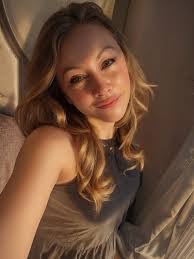 Summer Applegate's Instagram, Twitter & Facebook