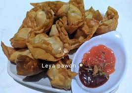 Tak terkecuali di jogja, mie ayam bu tumini dengan kuah coklat yang tidak biasa dan lauk ayam atau ceker siap jadi teman makan siang yang akrab! Resep Pangsit Goreng Isi Aci Remas Nu