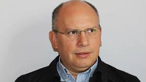 ATENCIÓN Por segunda vez dejan en libertad condicional al exviceministro de  Chávez, Nervis Villalobos bit.ly/2LvUdzA