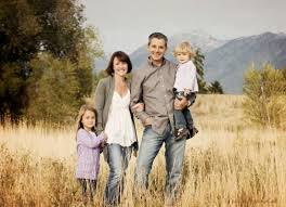 Family Of Four Family Amp Pet Photography Poses Family Family Portrait Poses Family Photo Pose