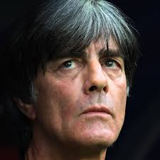 Löw war vor dem trainingslager in seefeld, wo er derzeit die deutsche nationalmannschaft auf die am 11. Fussball Und Politik Wieder Im Gleichschritt Wie Die Merkel So Der Low Stern De