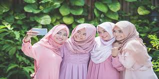 Selain dari sayuran atau daging, makan buah juga bermanfaat buat ibu hamil, lho! Anggun Berbusana Muslim Sesuai Bentuk Tubuh
