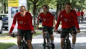 Robben wohnt zehn minuten mit dem fahrrad entfernt vom stadion seines heimatvereins. Zu Viel Zeit Auf Dem Sattel Bayern Stars Von Kovac Training Genervt German Site
