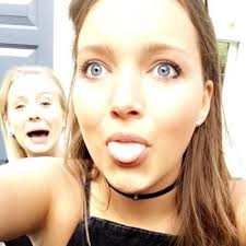 Blake Browning (@FlakeyRayJean)