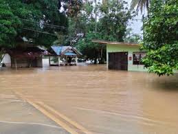 Banjir (peristiwa cuaca di mana air menutupi sementara tanah yang biasanya tidak tertutupi) dapat terjadi di mana saja, tetapi fitur seperti geografi sebenarnya dapat meningkatkan risiko anda untuk jenis banjir tertentu. Situasi Banjir Semakin Memuncak Bacakan Doa Ini Bagi Saudara Kita Remaja