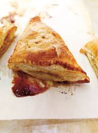 Chaussons Aux Pommes Et A L Erable Ricardo Recipe Recipes Ricardo Recipe Almond Recipes