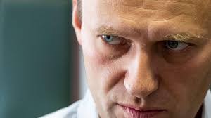 Nawalny berichtet, dass ihm unter anderem nicht erlaubt wird, den koran zu lesen, den der oppositionelle zu meistern entschieden hat. Nawalny Und Opposition Das Ist Die Ruhe Vor Dem Sturm Zdfheute