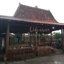 Penjual rumah limasan, biasanya mendapat stok kayu dari hasil konservasi. Jual Rumah Joglo Limasan Kayu Jati Tua Dan Kuno Harga Murah Limasanjawa Com