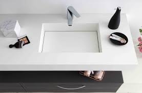 Notre plan vasque suspendu possède un design contemporain mais également une touche de nature avec son placage chêne. Les Plans De Toilette Mobalpa