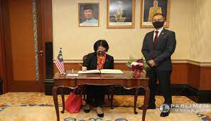 Notis pemakluman penutupan sementara parlimen malaysia kepada orang awam selaras dengan keputusan kerajaan untuk melanjutkan perintah kawalan pergerakan (pkp) 2.0 di wilayah persekutuan kuala lumpur bermula. Portal Rasmi Parlimen Malaysia