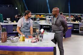 WildcardKitchen is back tonight at 9pm on @foodnetwork!! all three chefs  are hungry for redemption so tune in to see who wins the $15,000 💵🃏❤️
