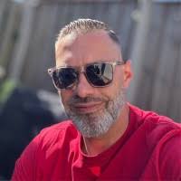 100+ 'Laszló' profiles