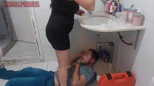 I answered the plumber in a dress just to see if I had his dick - XNXX.COM