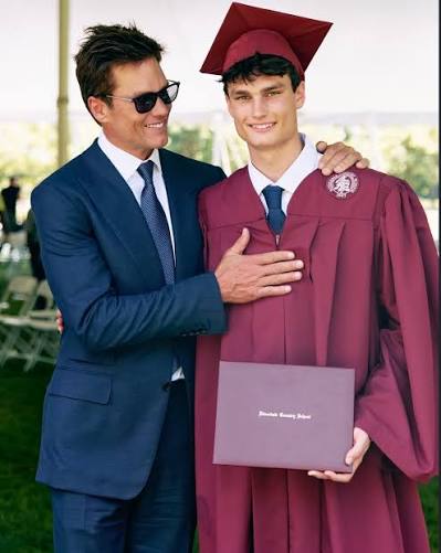 Tom Brady and ex Bridget Moynahan reunited to celebrate their son Jack's high school graduation! 🎓 Tom's two other kids, Benjamin and Vivian, whom he shares with ex-wife Gisele Bundchen, were also