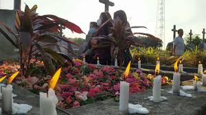 Isak tangis keluarga mengiringi pemakaman antonius kasri kassa, sekitar pukul. Infopublik Ziarah Menjelang Paskah