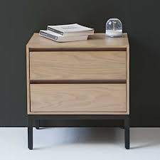 Constituée d'un tiroir, elle permet de ranger discrétement. Chevet En Chene Pieds Metal Noir Mat 2 Tiroirs Soho Decoclico