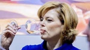 Sie ist seit dem 14. Ende Der Fastenzeit Fur Julia Klockner Endet Zeit Ohne Wein Und Gummibarchen