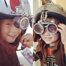 🎁 Our Racing Christmas Calendar is officially live! 🔥🎄 Ready for today's  challenge? 💪 We've hidden a helmet somewhere in this image… can you spot  it? 🪖🔎 Comment where you see it