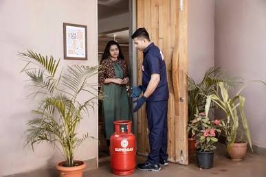 एलपीजी सिलिंडर वितरण, AI generated