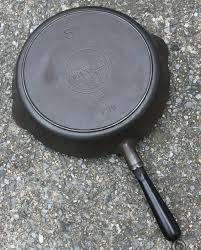 Griswold Slant Logo 8 Cast Iron Skillet With Wood Handle Pattern 726 Cast Iron Cast Iron Skillet Wood Handle