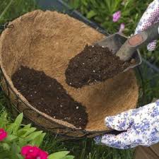 Kaffeesatz Als Dunger Verwendung Vorteile Plantura In 2020 Gartenerde Rasenerde Dunger Fur Tomaten