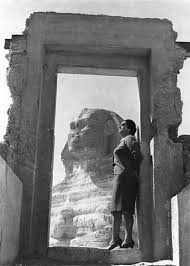 أم كلثوم Omm Kalthoum And The Sphinx Two Egyptian Icons Meet Egypt Old Egypt Egypt History