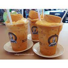 Owner dia pok mat tu memang ramah dengan semua orang. Teh Tarik Madu Di Warung Pak Mat Pulau Pisang Cikgu Norazimah