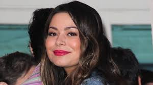 Sam and cat kissing each other on the lips. The Reason Nickelodeon Ended Icarly