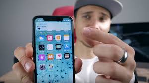 Gambar 1 adalah gambar pada kotak atas paling kiri yang berupa gambar titik (.) dan berada di gambar pada kotak keempat merupakan gambar persegi yang diblok warna hitam berada di bagian. Terima Pesan Titik Hitam Hati Hati Iphone Rusak