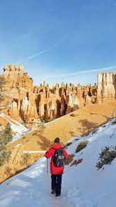 Queens Garden Trail From Sunrise Point In Winter Photos Bryce Canyon National Park Utah Travel Blog Flashpacking America National Park Road Trip Utah Travel Hiking Trip
