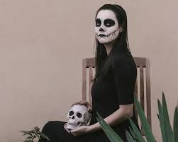The look is glamorous so feeling like a glam zombie. 5 Halloween Looks That Only Require Black And White Makeup