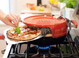 Pizzeria Pronto Stovetop Pizza Oven Transformez Votre Gaziniere En Four A Pizza Journal Du Design Cuisine Gadget Cuisine Accessoires Cuisine