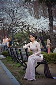 Ôm anh, hôn anh bao nhiêu mới thỏa hết nỗi lòng trân trọng anh. Tiá»ƒu Sá»­ Hoa Háº­u Ha Kiá»u Anh